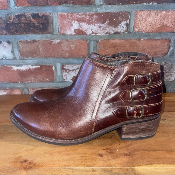 Matisse Kate 8 1/2M Ankle Booties Womens Smooth Distressed Leather Buckle Strap - Picture 3 of 9